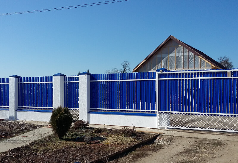 Забор из евроштакетника RAL5002 синий ультра, секция горизонт в Актау фото 1
